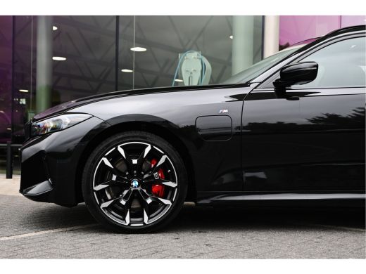BMW 3 Serie Touring 330e xDrive M Sport Automaat / Panoramadak / Trekhaak / Sportstoelen / Achteruitrijcamera... ActivLease financial lease