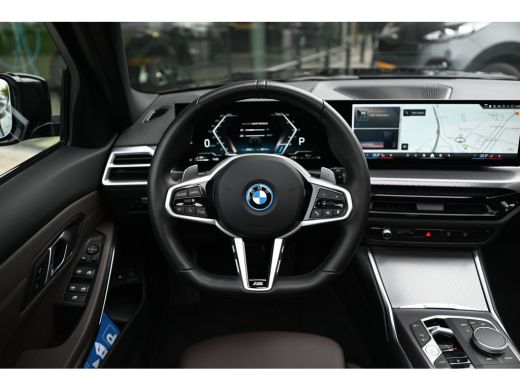 BMW 3 Serie Touring 330e xDrive M Sport Automaat / Panoramadak / Trekhaak / Sportstoelen / Achteruitrijcamera... ActivLease financial lease