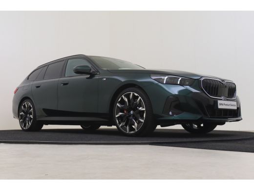 BMW 5 Serie Touring 530e M Sport Automaat / Panoramadak / Trekhaak / Adaptief onderstel professional / Parkin... ActivLease financial lease