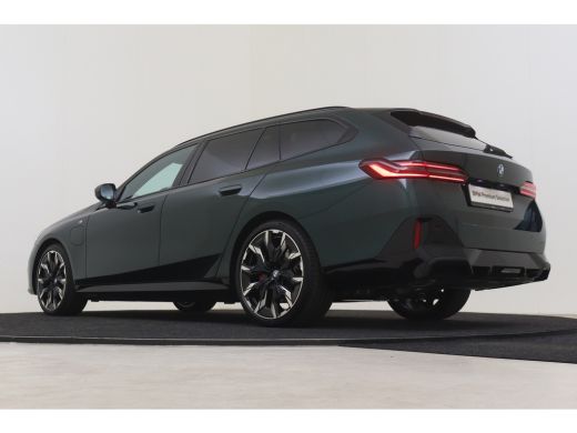 BMW 5 Serie Touring 530e M Sport Automaat / Panoramadak / Trekhaak / Adaptief onderstel professional / Parkin... ActivLease financial lease