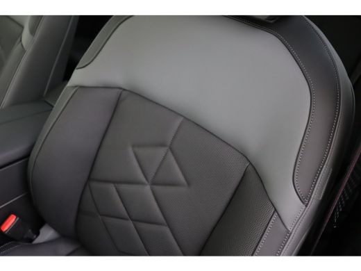 BMW 5 Serie Touring 530e M Sport Automaat / Panoramadak / Trekhaak / Adaptief onderstel professional / Parkin... ActivLease financial lease