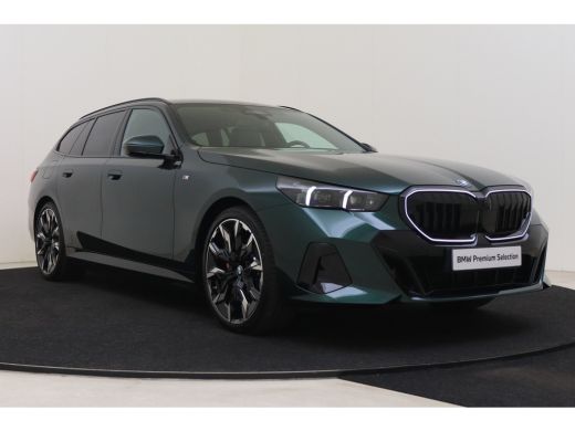 BMW 5 Serie Touring 530e M Sport Automaat / Panoramadak / Trekhaak / Adaptief onderstel professional / Parkin... ActivLease financial lease