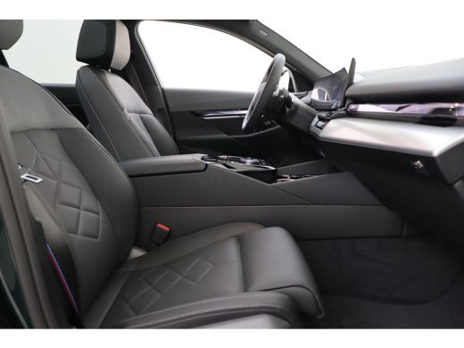 BMW 5 Serie Touring 530e M Sport Automaat / Panoramadak / Trekhaak / Adaptief onderstel professional / Parkin... ActivLease financial lease