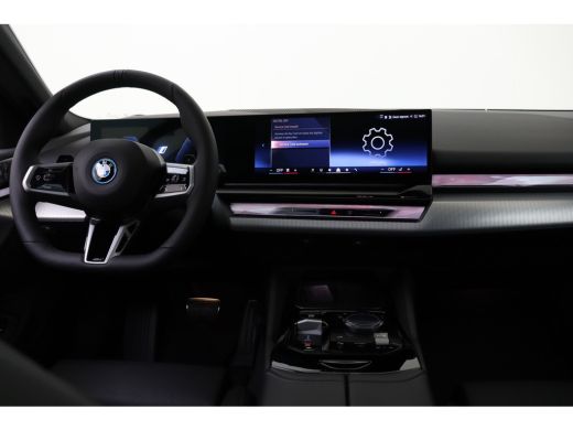 BMW 5 Serie Touring 530e M Sport Automaat / Panoramadak / Trekhaak / Adaptief onderstel professional / Parkin... ActivLease financial lease