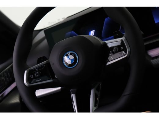 BMW 5 Serie Touring 530e M Sport Automaat / Panoramadak / Trekhaak / Adaptief onderstel professional / Parkin... ActivLease financial lease