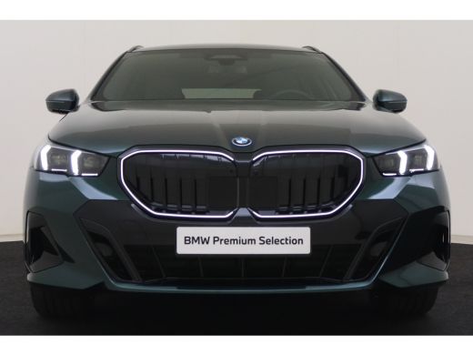 BMW 5 Serie Touring 530e M Sport Automaat / Panoramadak / Trekhaak / Adaptief onderstel professional / Parkin... ActivLease financial lease