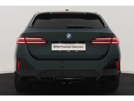 BMW 5 Serie Touring 530e M Sport Automaat / Panoramadak / Trekhaak / Adaptief onderstel professional / Parkin... ActivLease financial lease
