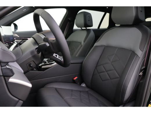 BMW 5 Serie Touring 530e M Sport Automaat / Panoramadak / Trekhaak / Adaptief onderstel professional / Parkin... ActivLease financial lease