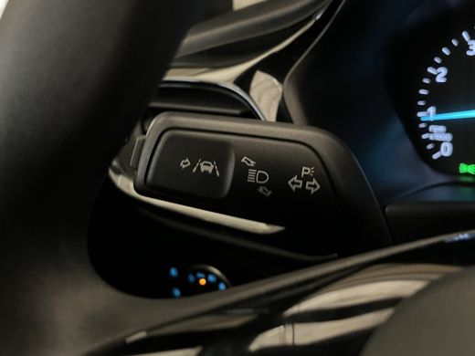 Ford Fiesta 1.0 EcoBoost Connected | Navi | Draadloze telefoonlader | All season banden || Afneembare Trekhaa... ActivLease financial lease