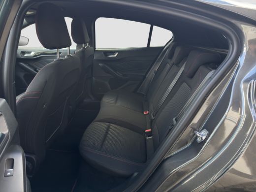 Ford Focus 1.0 Hybrid ST Line | Apple Carplay | Cruise Control | Navigatie | 17 inch ActivLease financial lease