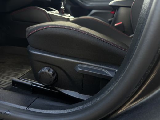 Ford Focus 1.0 Hybrid ST Line | Apple Carplay | Cruise Control | Navigatie | 17 inch ActivLease financial lease