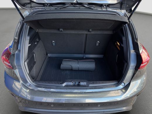 Ford Focus 1.0 Hybrid ST Line | Apple Carplay | Cruise Control | Navigatie | 17 inch ActivLease financial lease