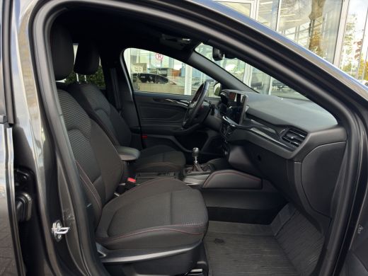 Ford Focus 1.0 Hybrid ST Line | Apple Carplay | Cruise Control | Navigatie | 17 inch ActivLease financial lease