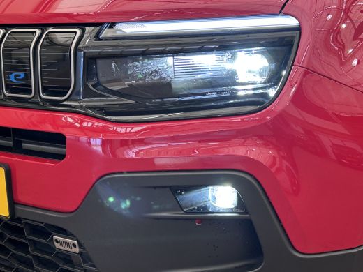 Jeep Avenger Summit 54 kWh LED | Climate | Cruise | LMV | Camera |  | 11 kW lader | Achteruitrijcamera | Apple... ActivLease financial lease