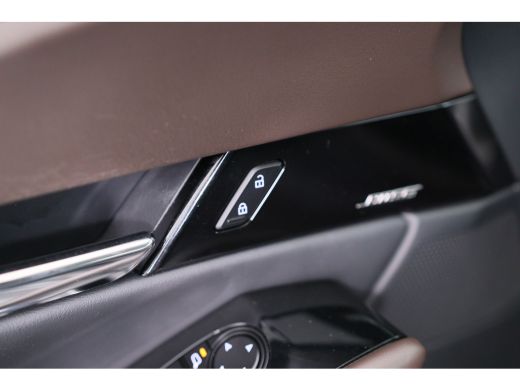 Mazda CX-30 2.0 e-SkyActiv-X M Hybrid Luxury | Trekhaak | Lederen bekleding | Elektr Stoel + Mem | Adaptive C... ActivLease financial lease