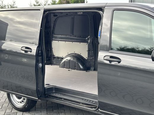 Mercedes-Benz Vito 110 CDI 110 PK / L2H1 / 1e EIGENAAR / TREKHAAK / AIRCO / BLUETOOTH ActivLease financial lease