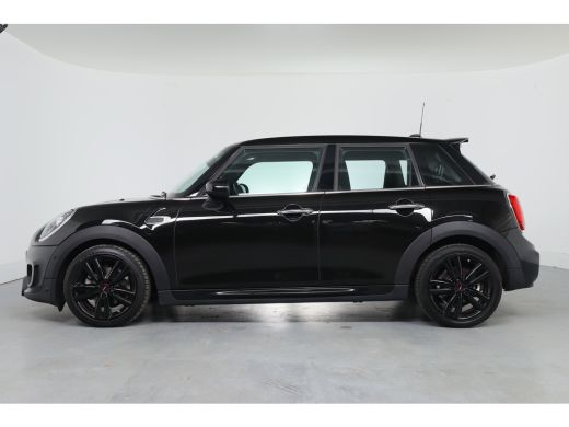 Mini Cooper 1.5 JCW Trim Pakket | Serious Business Pakket | Harman-Kardon | Led Union Jack | 17 inch | Climat... ActivLease financial lease