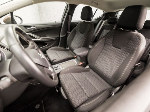 Opel Astra 1.4 Turbo Sport 150Pk Automaat (APPLE CARPLAY, GROOT NAVI, CLIMATE, LM VELGEN, SPORTSTOELEN, TREK... ActivLease financial lease