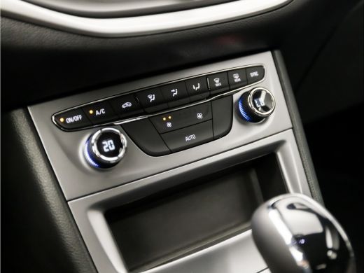 Opel Astra 1.4 Turbo Sport 150Pk Automaat (APPLE CARPLAY, GROOT NAVI, CLIMATE, LM VELGEN, SPORTSTOELEN, TREK... ActivLease financial lease