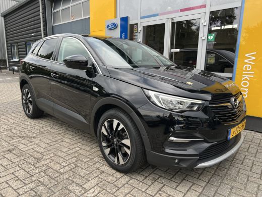 Opel Grandland X 1.2 130PK Turbo Innovation | KEYLESS ENTRY & START| CAMERA| NAVIGATIE| AGR-COMFORTSTOELEN| PARKEE... ActivLease financial lease