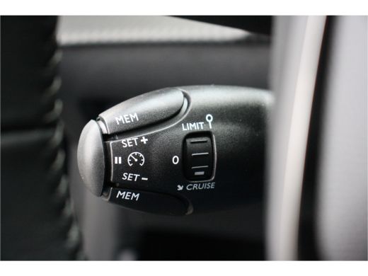 Peugeot 208 1.2 PURETECH 75PK STYLE / NAVI / AIRCO / LED / PDC / 16" LMV / CAMERA / DIRECT LEVERBAAR / €4.276... ActivLease financial lease