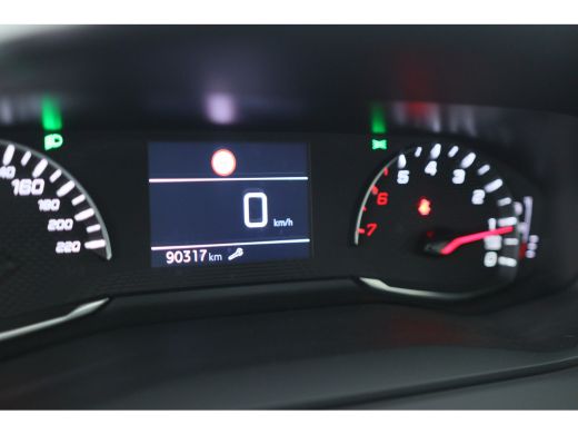 Peugeot 208 1.2 PureTech Active Pack | Parkeersensoren | Apple Carplay & Android Auto | Cruise Control | Airc... ActivLease financial lease