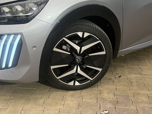 Peugeot 208 Hybrid 100 e-DCS6 GT Panoramadak | 17'' Lichtmetaal | Climate Controle | Keyless | Apple CarPlay ... ActivLease financial lease
