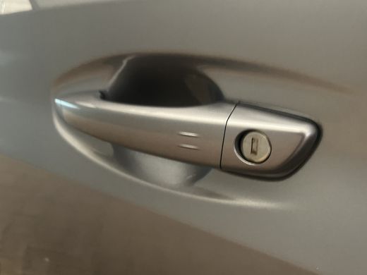 Peugeot 208 Hybrid 100 e-DCS6 GT Panoramadak | 17'' Lichtmetaal | Climate Controle | Keyless | Apple CarPlay ... ActivLease financial lease