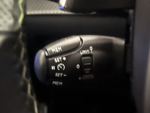 Peugeot 208 Hybrid 100 e-DCS6 GT Panoramadak | 17'' Lichtmetaal | Climate Controle | Keyless | Apple CarPlay ... ActivLease financial lease