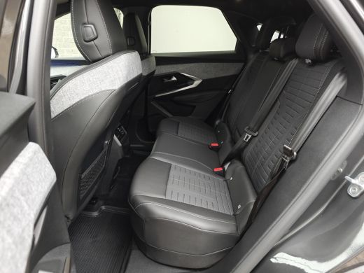 Peugeot 3008 1.2 Hybrid 136 GT | Achterbank in delen neerklapbaar | Achteruitrijcamera | Apple Carplay/Android... ActivLease financial lease