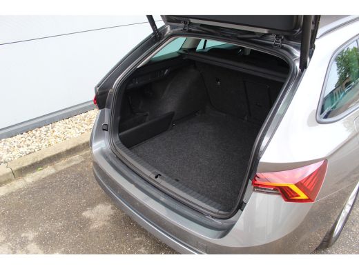 Skoda Octavia Combi 1.0 TSI Business Ed. | Climate & Cruise C.| Elec. Klep | Keyless | Navi | LED | DAB | | Cli... ActivLease financial lease