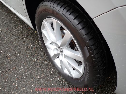 Skoda Scala 1.5TSI DSG7 ACC/FULL-LED/CAMERA/CARPLAY/VIRTUAL ActivLease financial lease