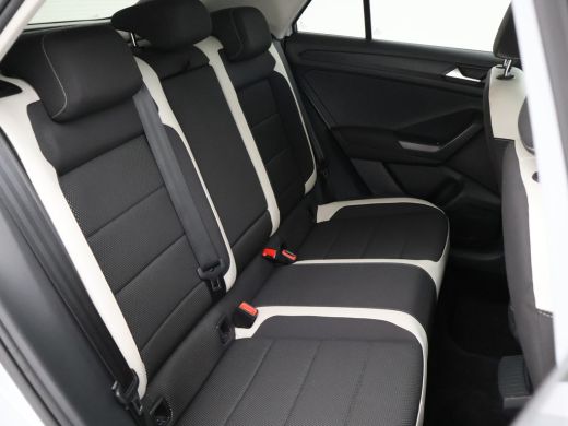 Volkswagen T-Roc 1.5 TSI 150 PK DSG SPORT BTW + TREKHAAK | VIRTUAL COCKPIT | CAMERA | ADAPTIVE CRUISE | CARPLAY ActivLease financial lease