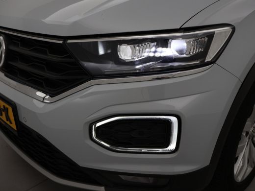 Volkswagen T-Roc 1.5 TSI 150 PK DSG SPORT BTW + TREKHAAK | VIRTUAL COCKPIT | CAMERA | ADAPTIVE CRUISE | CARPLAY ActivLease financial lease