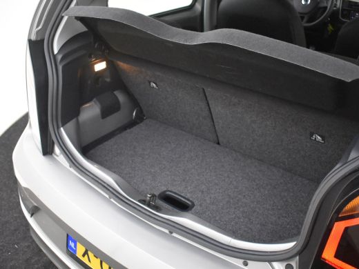 Volkswagen up! 1.0 Automatische Airco l Parkeersensoren l Camera l Cruise Control l Elektrische ramen l Metallic... ActivLease financial lease