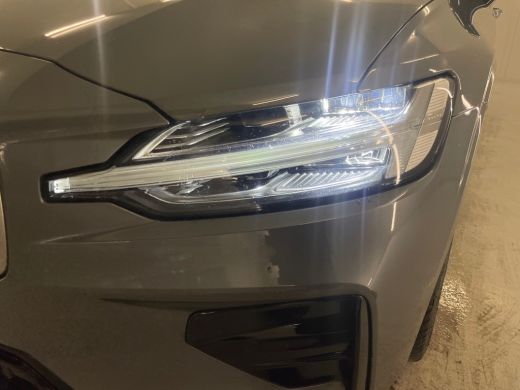 Volvo  V60 2.0 T4 R-Design | 19'' | Trekhaak | PilotAssist | Camera! ActivLease financial lease