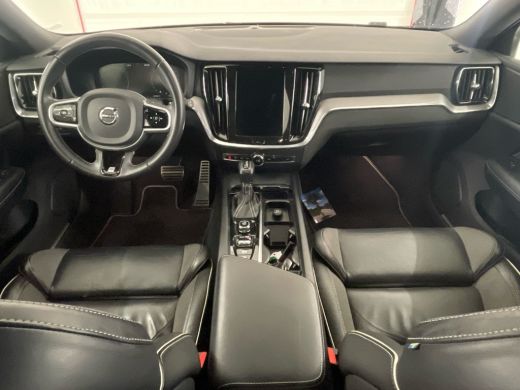 Volvo  V60 2.0 T4 R-Design | 19'' | Trekhaak | PilotAssist | Camera! ActivLease financial lease