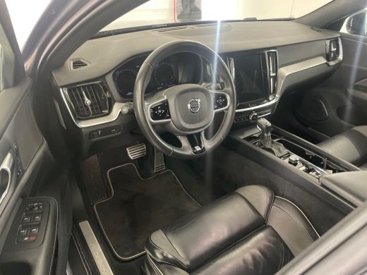 Volvo  V60 2.0 T4 R-Design | 19'' | Trekhaak | PilotAssist | Camera! ActivLease financial lease