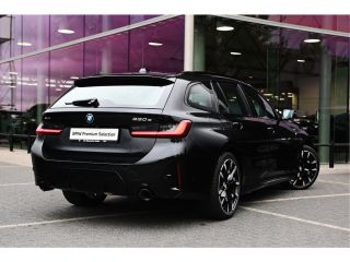 BMW 3 Serie Touring 330e xDrive M Sport Automaat / Panoramadak / Trekhaak / Sportstoelen / Achteruitrijcamera...