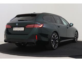 BMW 5 Serie Touring 530e M Sport Automaat / Panoramadak / Trekhaak / Adaptief onderstel professional / Parkin...