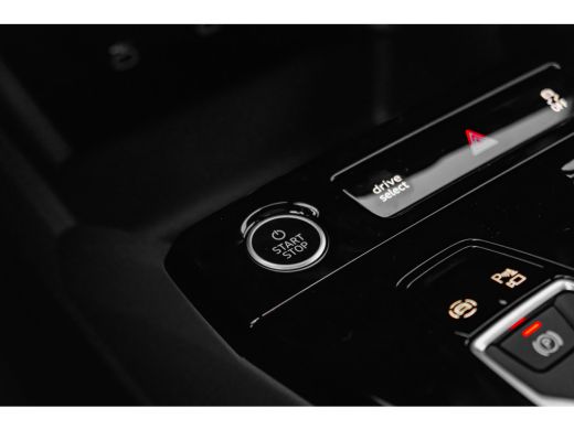 Audi Q6 e-tron Advanced edition, Q6 e-tron (2025) Panorama dak | MMI Bijrijdersscherm | Luchtvering | Elek. stoe... ActivLease financial lease