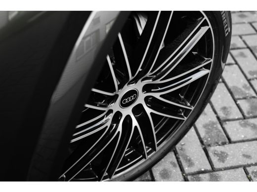 Audi Q6 e-tron Advanced edition, Q6 e-tron (2025) Panorama dak | MMI Bijrijdersscherm | Luchtvering | Elek. stoe... ActivLease financial lease