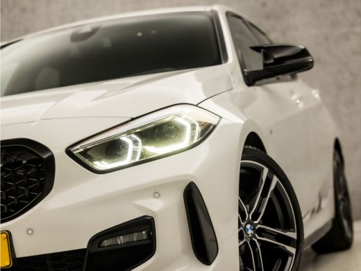 BMW 1 Serie 118i M Sport Automaat (APPLE CARPLAY, M PAKKET, STUUR/STOELVERWARMING, SFEERVERLICHTING, SPORTSTO... ActivLease financial lease
