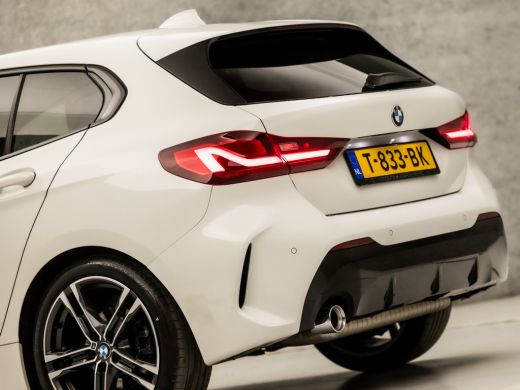 BMW 1 Serie 118i M Sport Automaat (APPLE CARPLAY, M PAKKET, STUUR/STOELVERWARMING, SFEERVERLICHTING, SPORTSTO... ActivLease financial lease