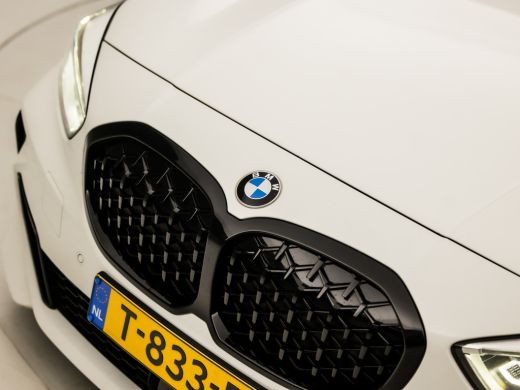 BMW 1 Serie 118i M Sport Automaat (APPLE CARPLAY, M PAKKET, STUUR/STOELVERWARMING, SFEERVERLICHTING, SPORTSTO... ActivLease financial lease