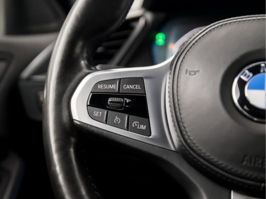 BMW 1 Serie 118i M Sport Automaat (APPLE CARPLAY, M PAKKET, STUUR/STOELVERWARMING, SFEERVERLICHTING, SPORTSTO... ActivLease financial lease