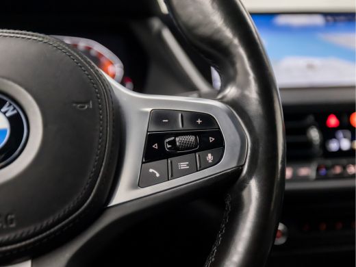 BMW 1 Serie 118i M Sport Automaat (APPLE CARPLAY, M PAKKET, STUUR/STOELVERWARMING, SFEERVERLICHTING, SPORTSTO... ActivLease financial lease