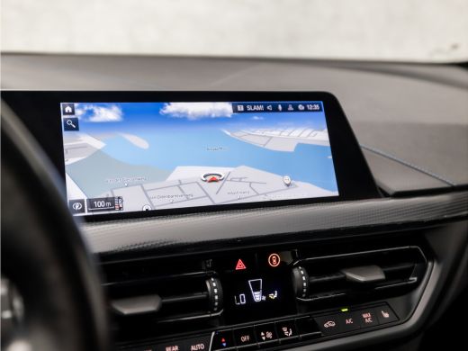 BMW 1 Serie 118i M Sport Automaat (APPLE CARPLAY, M PAKKET, STUUR/STOELVERWARMING, SFEERVERLICHTING, SPORTSTO... ActivLease financial lease