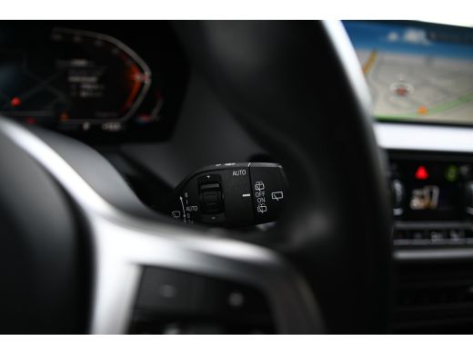 BMW 1 Serie 118i M Sport Automaat / Sportstoelen / LED / M Sportonderstel / Live Cockpit Professional / Apple... ActivLease financial lease