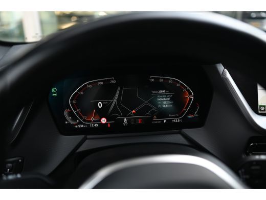 BMW 1 Serie 118i M Sport Automaat / Sportstoelen / LED / M Sportonderstel / Live Cockpit Professional / Apple... ActivLease financial lease